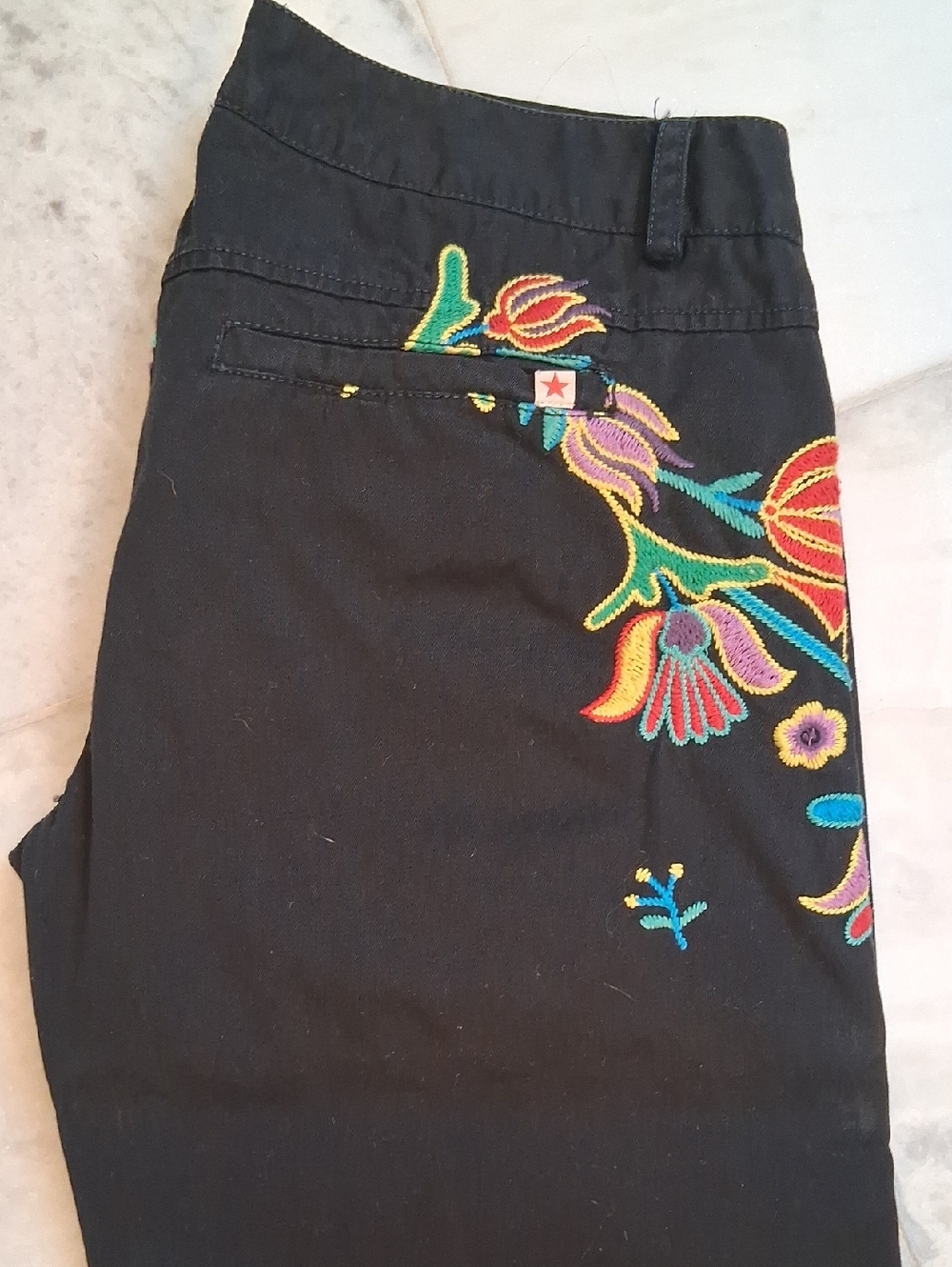 JW Johnny Was Black Long Shorts Embroidered Size 6